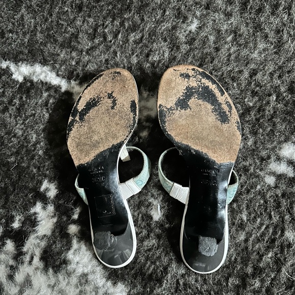 Blue Gucci heeled sandals - Picture 2 of 5